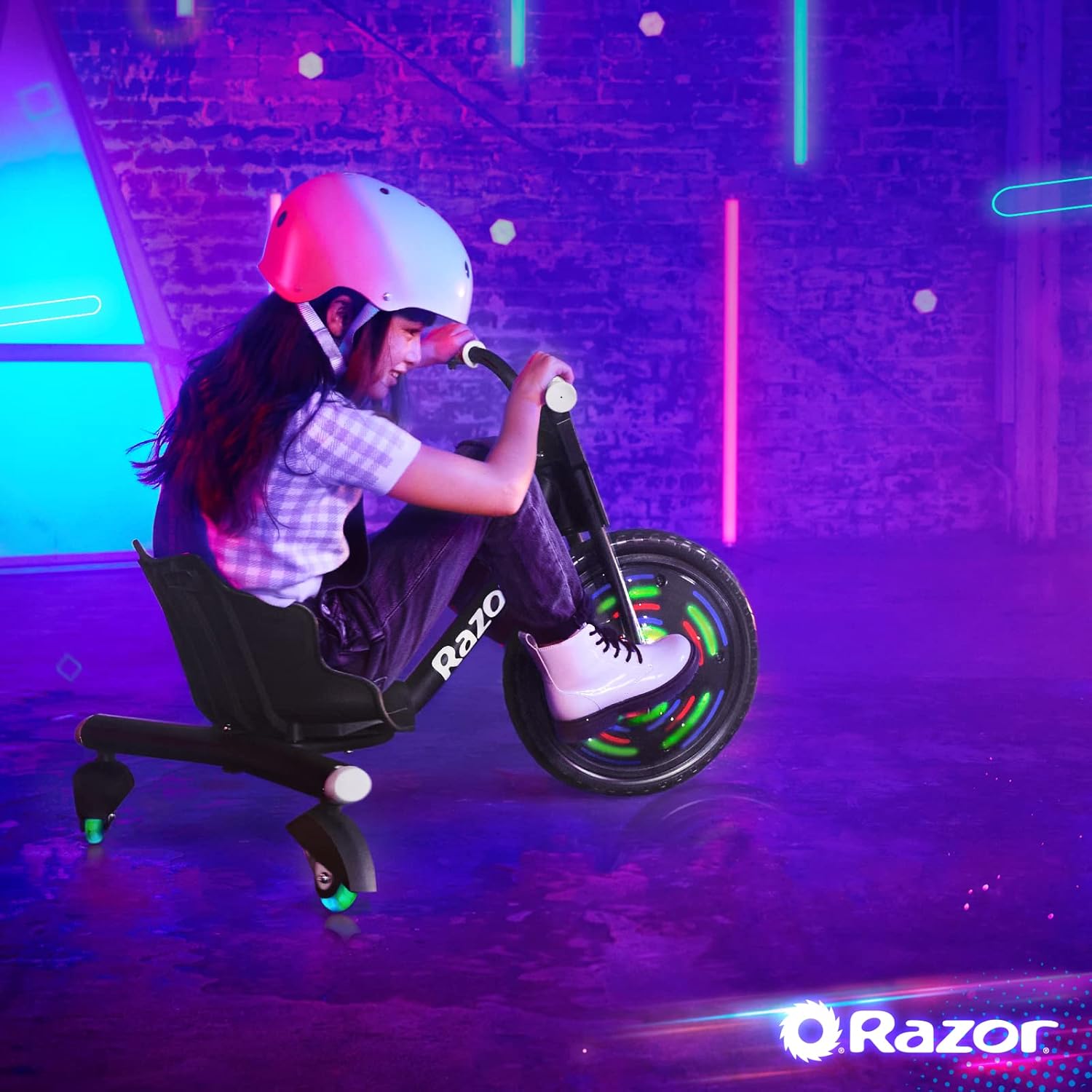 دراجة Razor RipRider 360 Lightshow Drifting ثلاثية العجلات للأطفال من سن 5 سنوات فما فوق، مزودة بدواسة ومصابيح LED متعددة الألوان تعمل بالحركة وعجلات خلفية