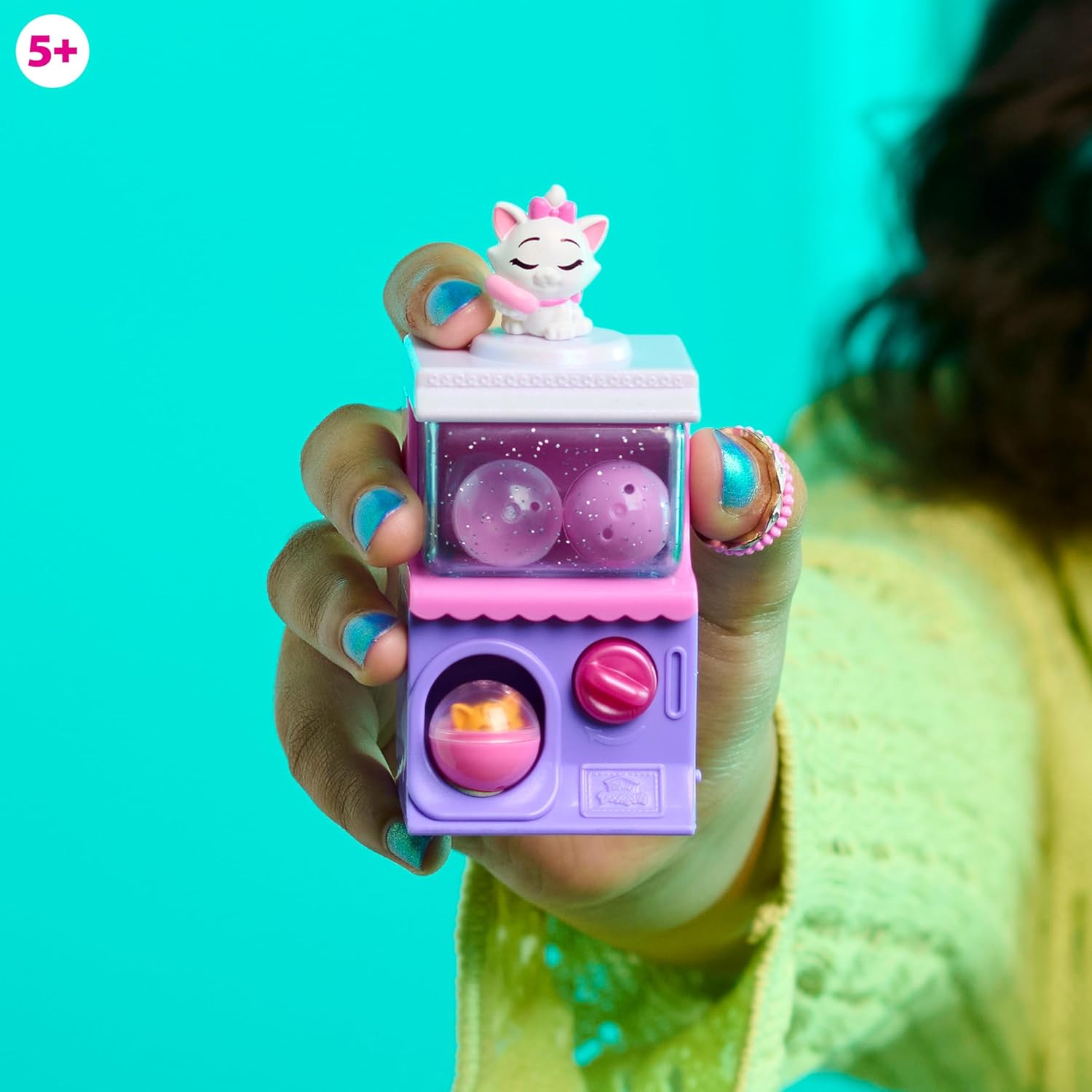 تتميز سلسلة Disney Doorables Squish'Alots 3 بـ 1 مجسم صغير و3 مجسمات صغيرة (0.65 بوصة) وملصقين، واحدة من 10 مجسمات ألعاب أطفال قابلة للتجميع، لعبة أطفال مرخصة رسميًا للأعمار من 5 سنوات فما فوق من Just Play