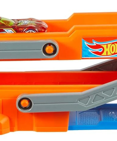 Hot Wheels Speed Track Transporter Truck & Raceway Playset with 1:64 Scale Car, Transforms into 2.5+ Ft Track, Stores 9 Cars, Manual Launcher, Kids Toy 4+