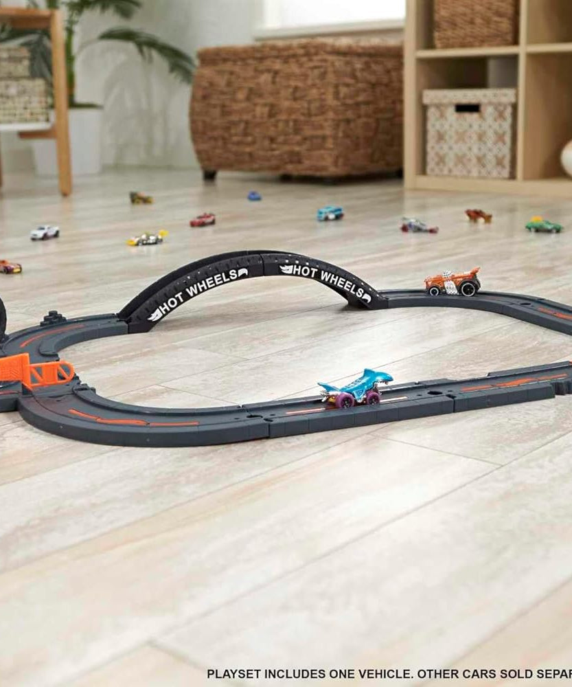 Hot Wheels City Track Pack, 10-Piece Set with 1 Die-Cast Car, Build, Race and Customize Your Hot Wheels World, Gift for Kids 4+
