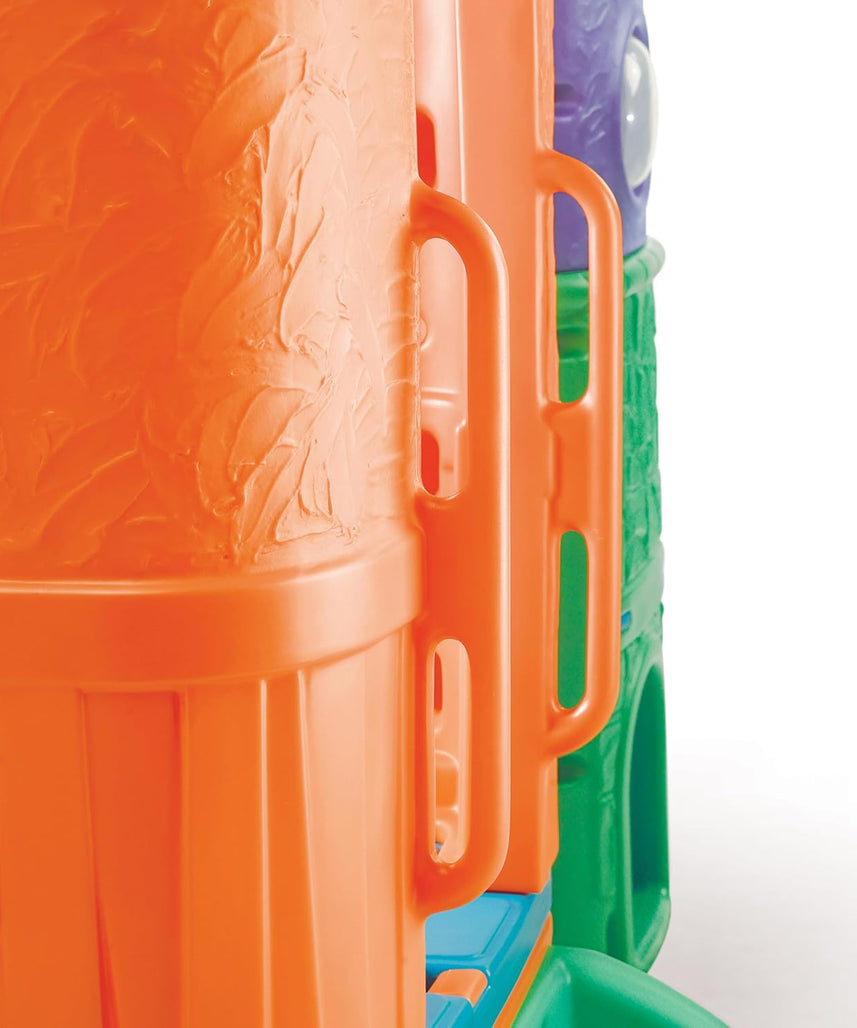 مجموعة ألعاب خارجية للأطفال من ستيب2 كلوب هاوس كلايمبر (برايتس) من عمر سنتين إلى ست سنوات، مزودة بمنزلقات مزدوجة، وسلّم تسلق، ونفق زحف، وبرج مراقبة، ومجموعات ألعاب ومعدات ملعب.