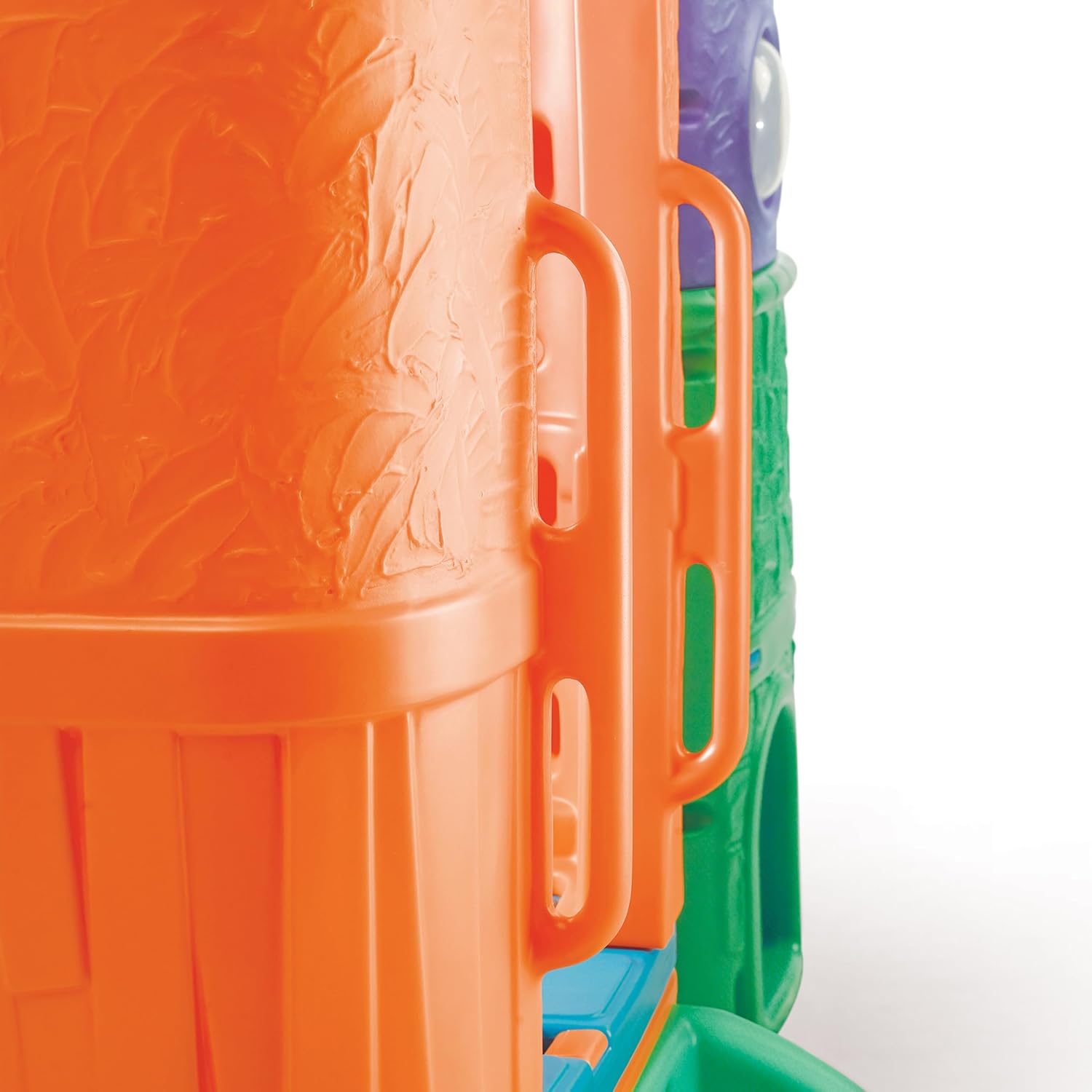 مجموعة ألعاب خارجية للأطفال من ستيب2 كلوب هاوس كلايمبر (برايتس) من عمر سنتين إلى ست سنوات، مزودة بمنزلقات مزدوجة، وسلّم تسلق، ونفق زحف، وبرج مراقبة، ومجموعات ألعاب ومعدات ملعب.