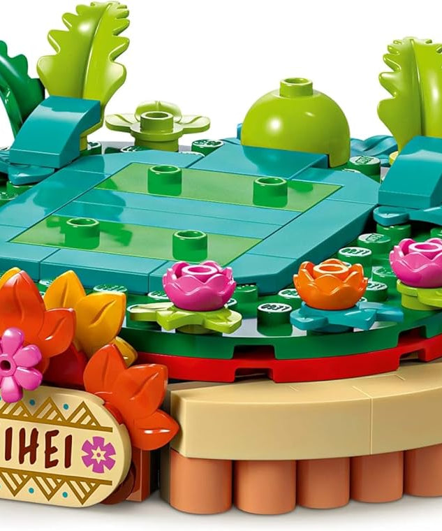 LEGO | Disney Moana 2 Heihei Building Toy - Play and Display Animal Figure with a Rotating Head, Posable Wings & Tail Feathers plus a Stand - Ramadan Gift for 9+ Year Old Girls - 43272