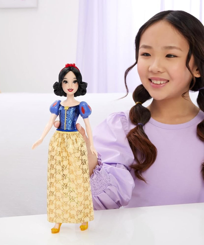 Disney Princess Snow White Fashion Doll and Accessory, Posable Toy with Brushable Hair, Ages 3+