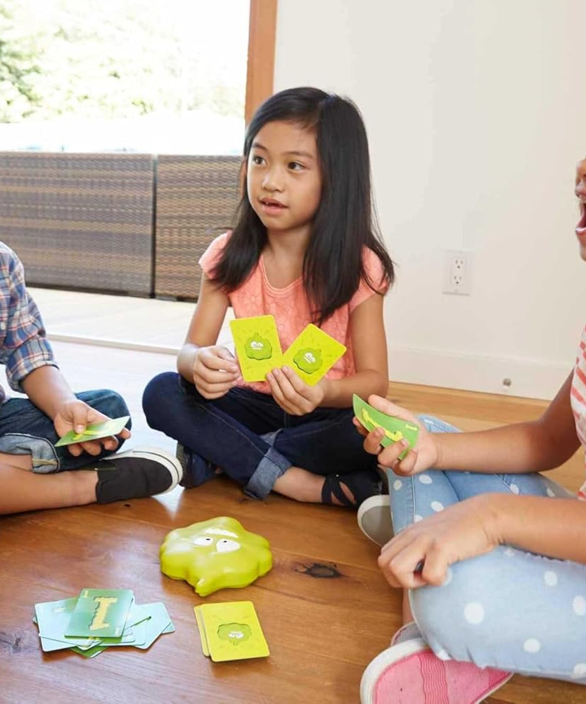 Mattel Gas Out Electronic Farting Game with Guster the Gas Cloud for Kids 5+ Family Party Game