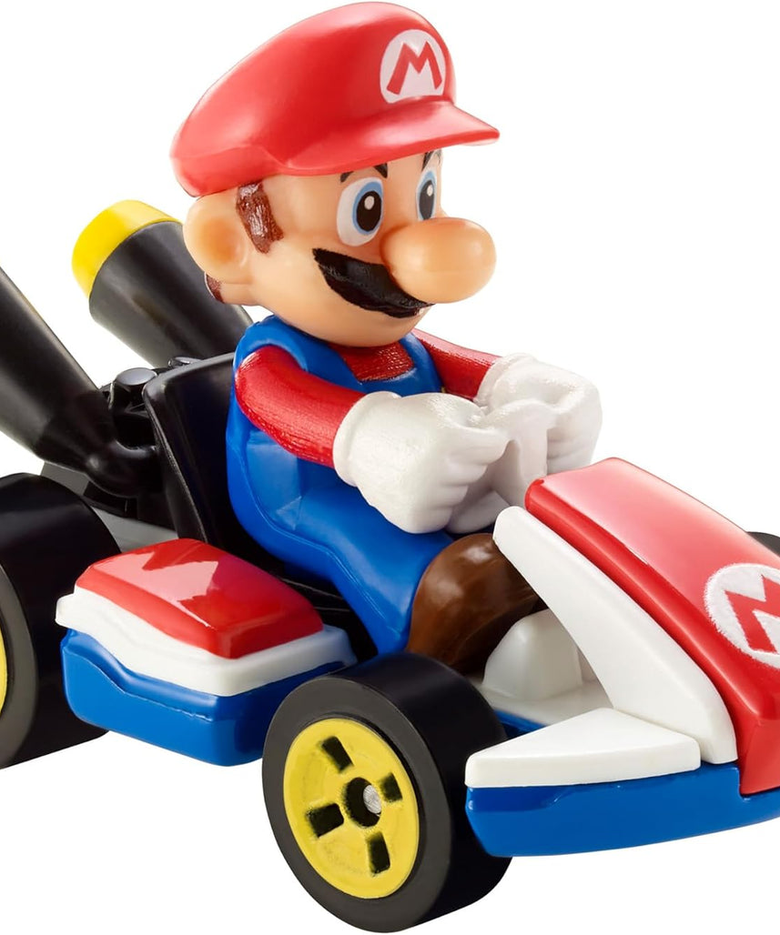 Hot Wheels GBG26 Mario Kart 1:64 Die-Cast Mario with Standard Kart Vehicle
