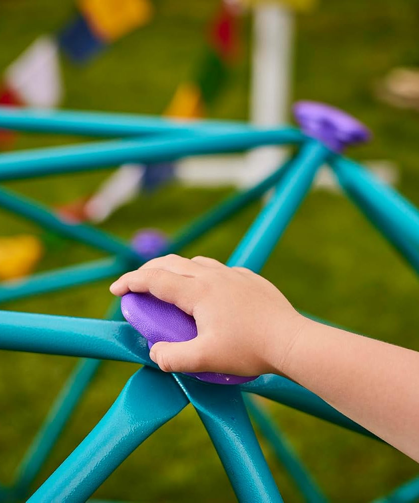 قبة معدنية للتسلق من Plum Deimos، سهلة التجميع في الفناء الخلفي، قبة هندسية للتسلق بسعة وزن 150 كجم، لعبة صالة ألعاب رياضية خارجية مناسبة للأطفال من الأولاد والبنات من سن 3 سنوات فما فوق