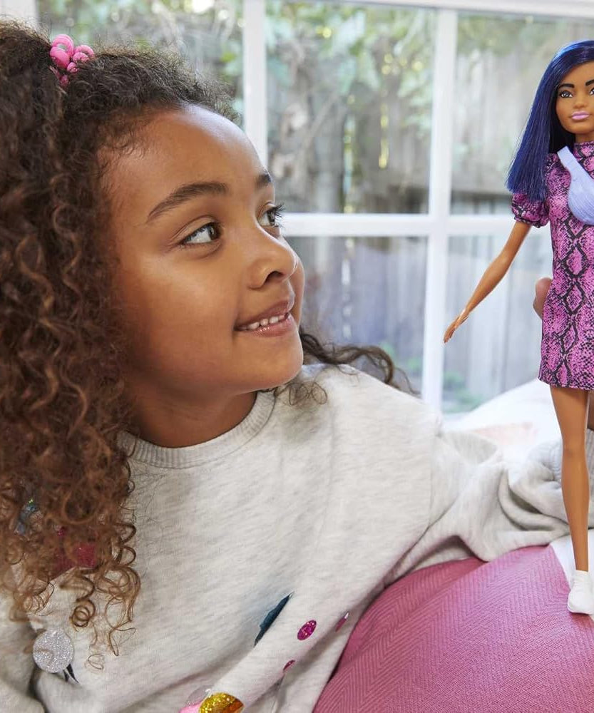 فستان جلد الثعبان من باربي فاشونيستاس، ملابس وإكسسوارات مستوحاة من التنوع AL-GXY99