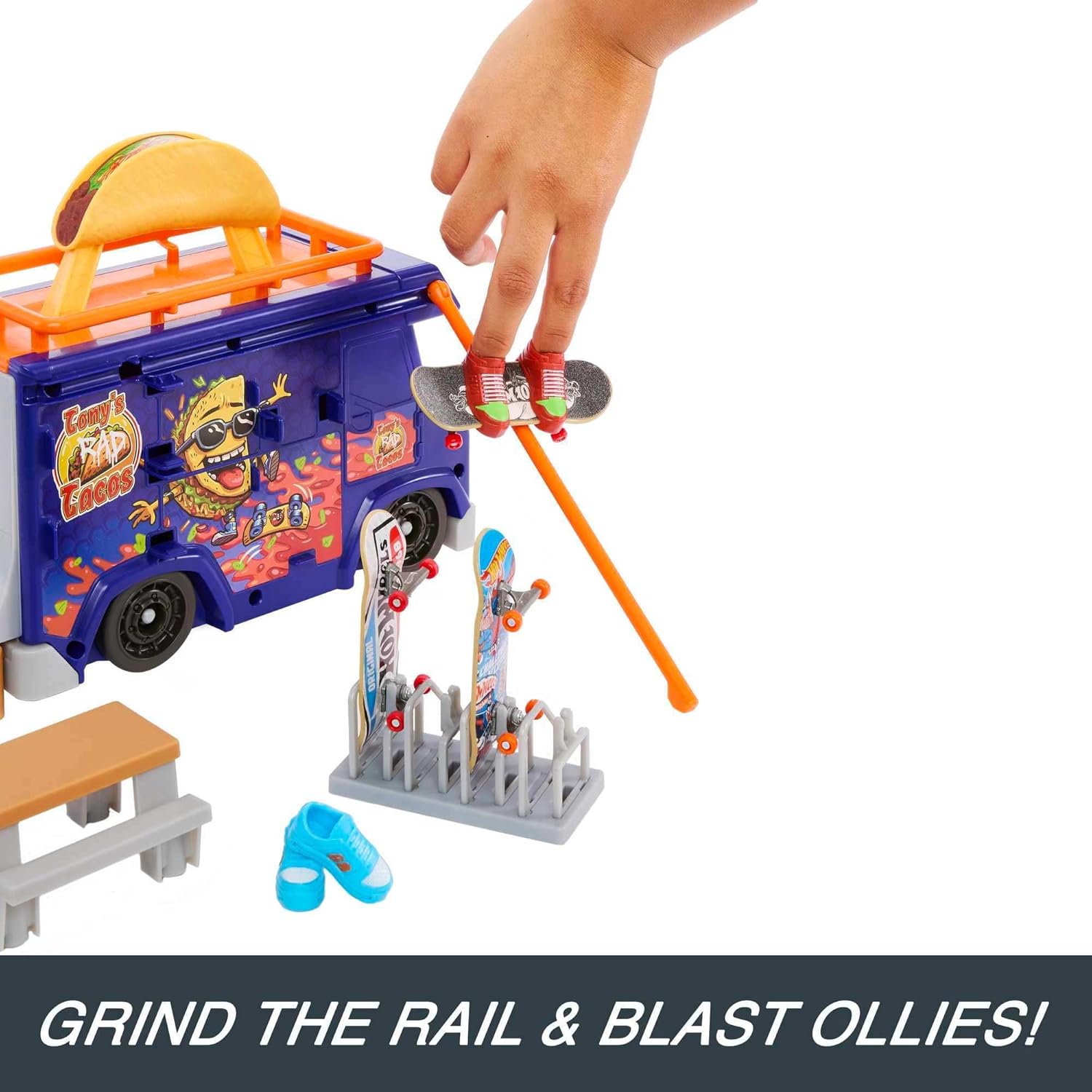 Hot Wheels Skate Taco Truck Play Case with Exclusive Tony Hawk Fingerboard, Skate Shoes, Mobile Skatepark, Storage for Boards and Accessories, Kids Toys for Ages 3 and Up