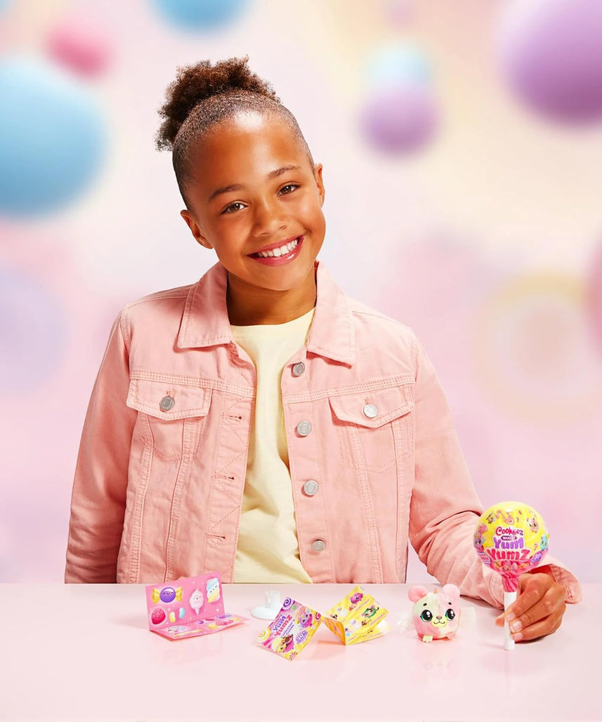 Cookeez Makery Yum Yumz S3 Single Pack, Series 3, Full of Fun & Yum, Sweet Scented Plush Surprises Inside A Lollipop, 30+ Plush Candy Pets to Collect with Common, Rare, Ultra Rare and Limited Edition