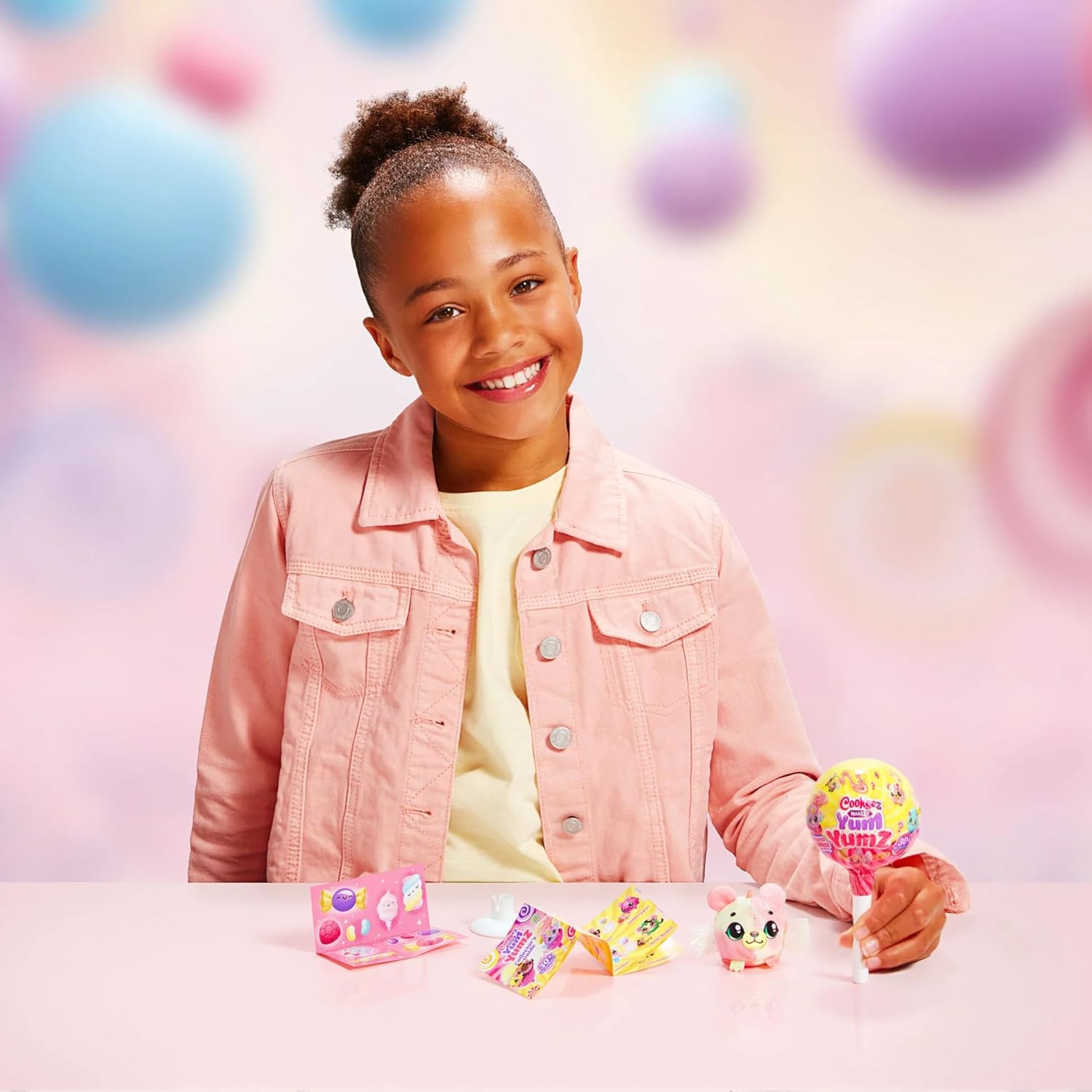 Cookeez Makery Yum Yumz S3 Single Pack, Series 3, Full of Fun & Yum, Sweet Scented Plush Surprises Inside A Lollipop, 30+ Plush Candy Pets to Collect with Common, Rare, Ultra Rare and Limited Edition