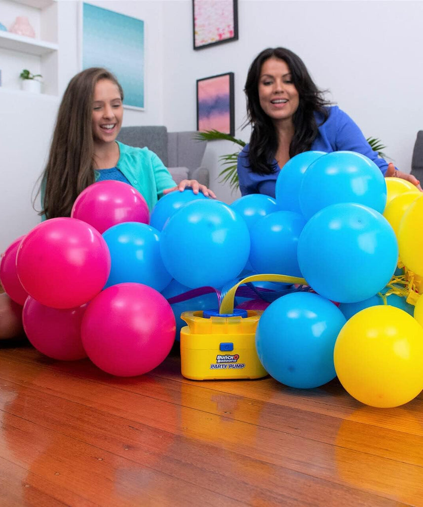 ZURU Bunch O Balloons Party Balloon, Golden, 40 Self-Sealing Balloons, Includes Pump, Stems & Fast-Fill Hose, 11-Inch, Birthday & Party Decorations, One Size