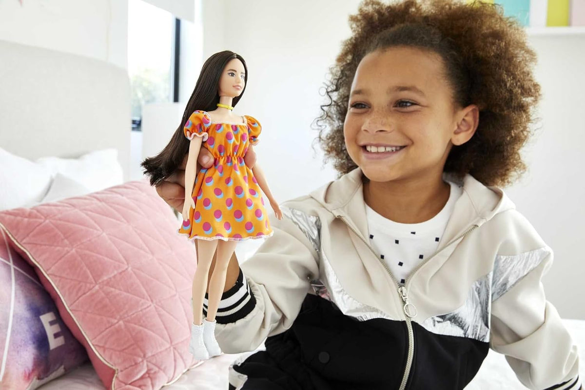 Barbie Fashionistas Doll 160 Long Brunette Hair Orange Patterned Dress White Shoes Yellow Choker GRB52 Multicolour Toy for Kids 3 to 8 Years