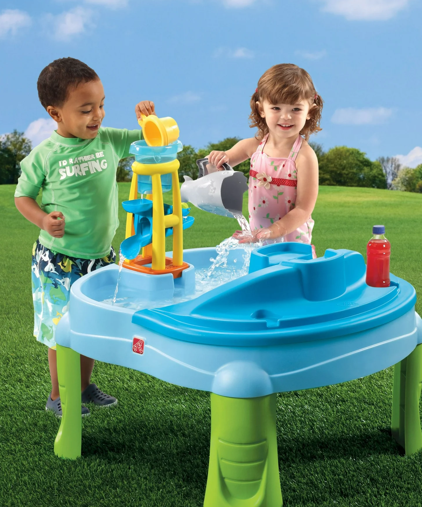 طاولة الرمل والماء من ستيب 2 سبلاش آند سكوب باي، للاستخدام الداخلي والخارجي، مجموعة ألعاب حسية، لعبة نشاط مع ملحقات من 5 قطع، مركز ألعاب وأنشطة STEM، مناسب للأطفال من الأولاد والبنات من عمر سنتين فما فوق