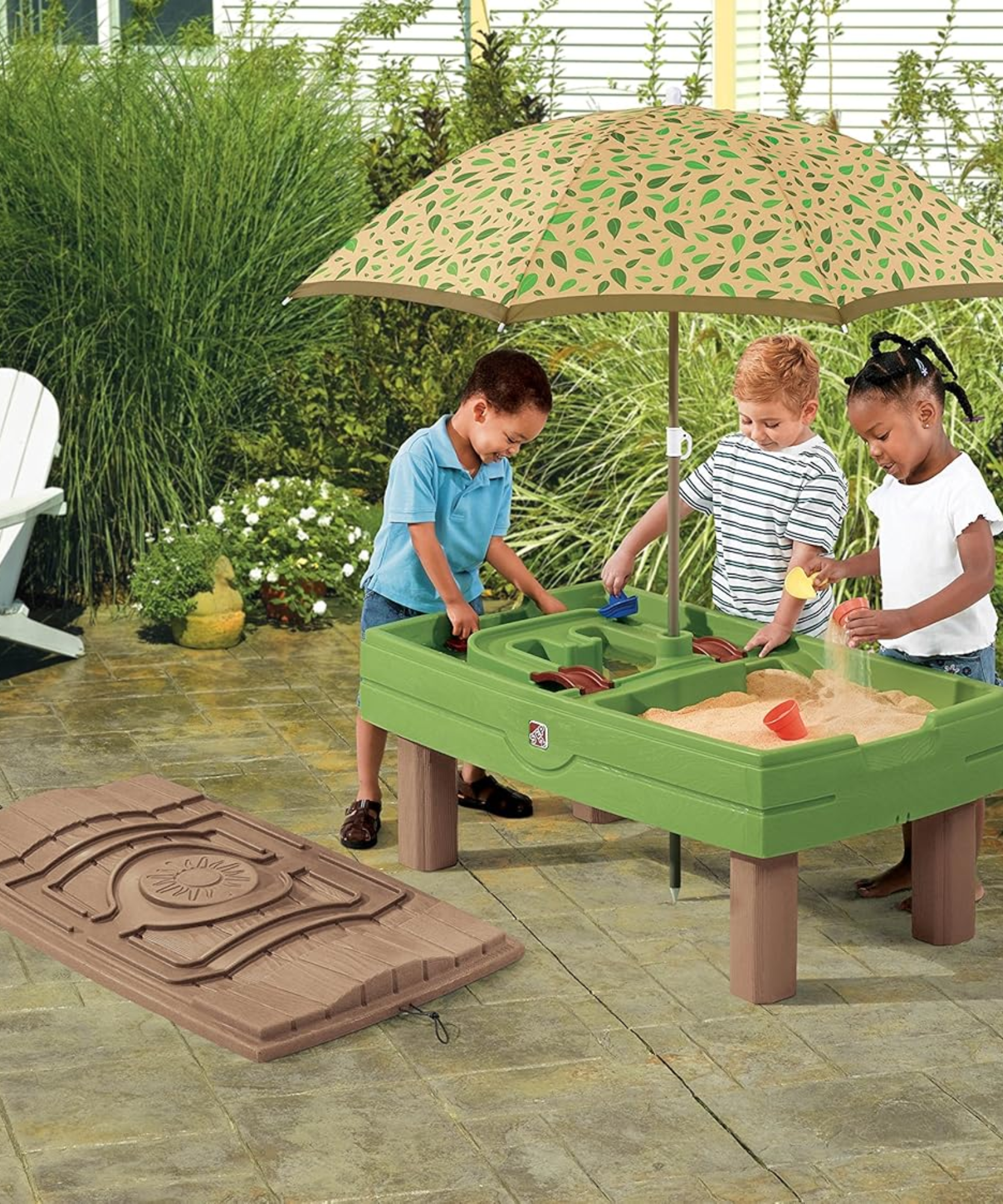 مركز أنشطة الرمل والماء الطبيعي المرح من ستيب 2، طاولة خارجية للرمل والماء مع مظلة، مجموعة ألعاب حسية مع ملحقات مكونة من 7 قطع، مركز ألعاب وأنشطة STEM، مناسب للأطفال من عمر سنتين فما فوق