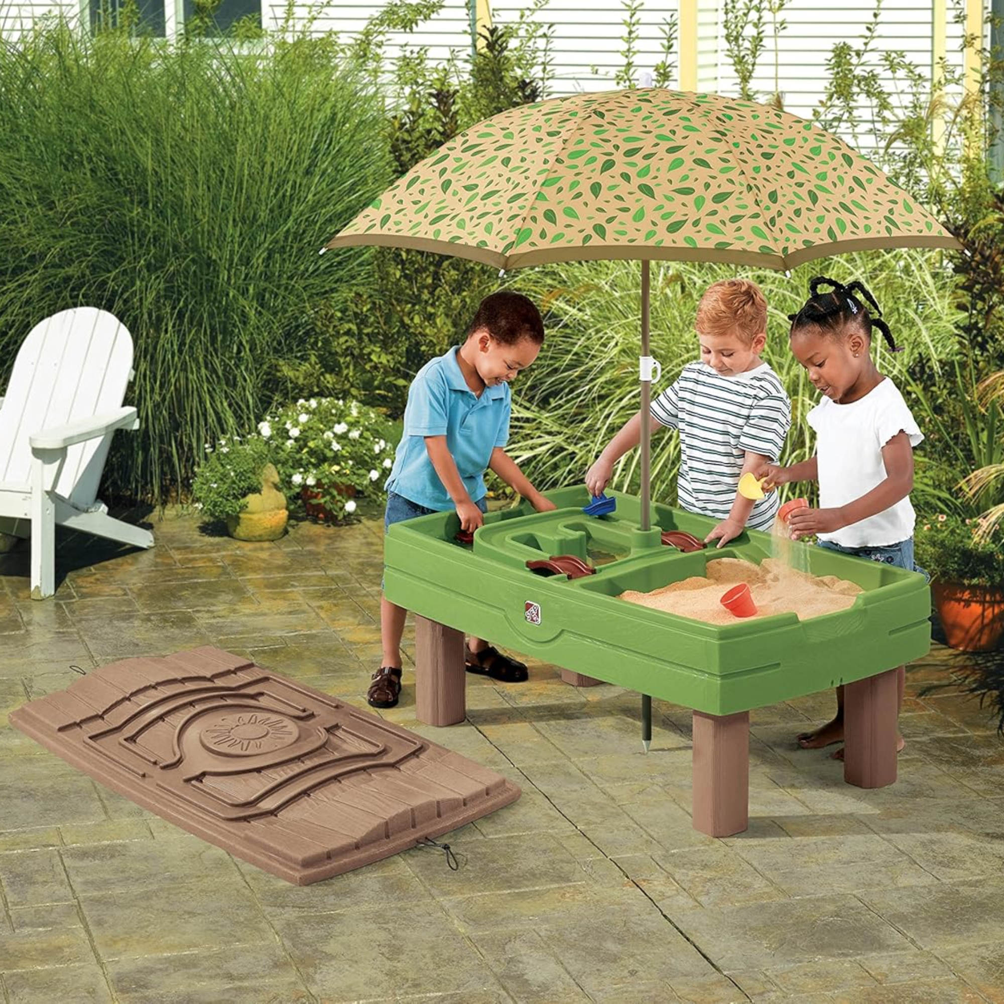مركز أنشطة الرمل والماء الطبيعي المرح من ستيب 2، طاولة خارجية للرمل والماء مع مظلة، مجموعة ألعاب حسية مع ملحقات مكونة من 7 قطع، مركز ألعاب وأنشطة STEM، مناسب للأطفال من عمر سنتين فما فوق