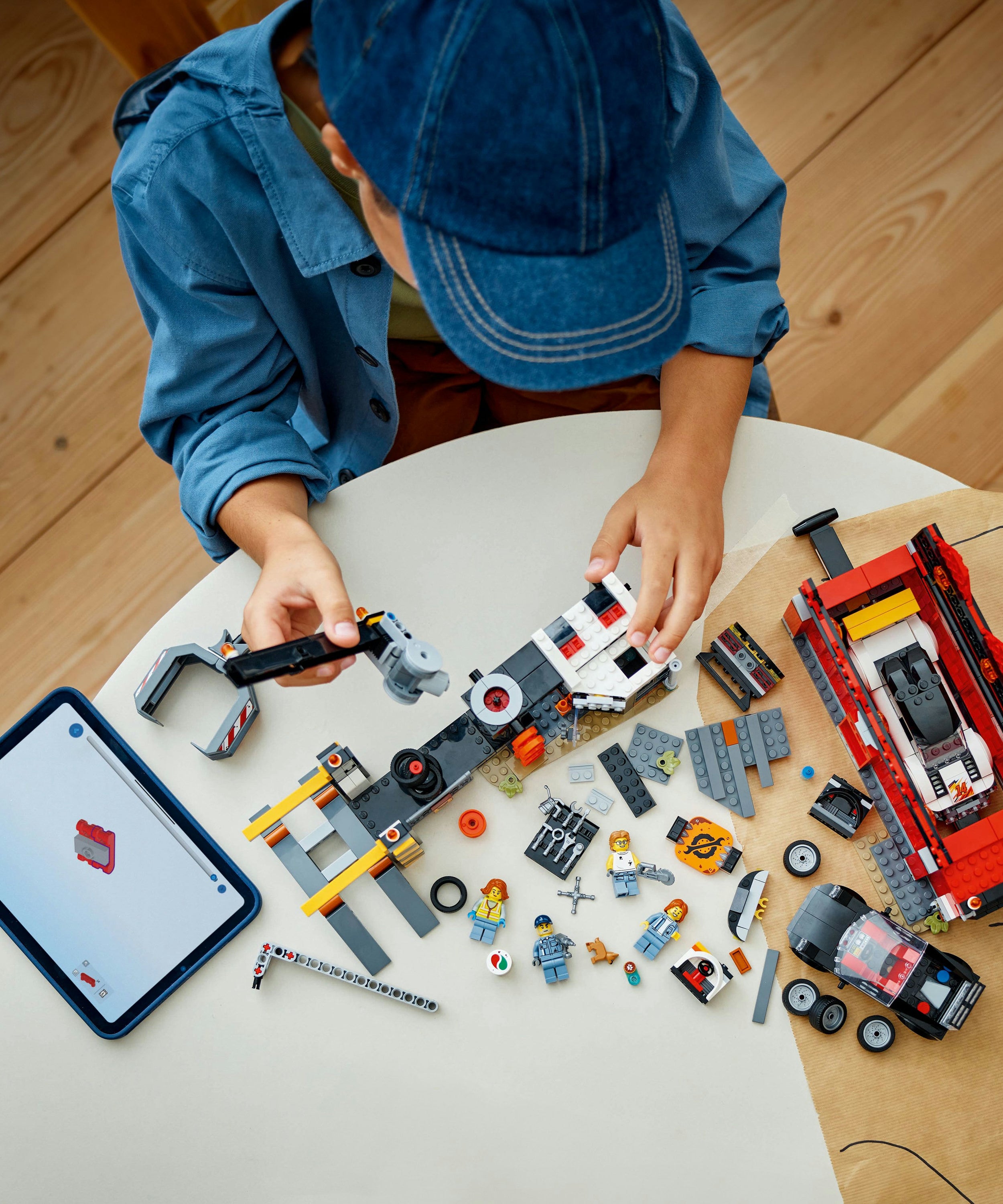 LEGO City 60472 Scrapyard with Cars V29 for Boys 7+ Creative Building Toy with Vehicles and Roleplay