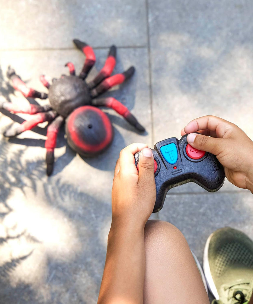 Terra by Battat remote controlled spider red - RC tarantula with glowing LED eyes and remote control - tarantula toy from 6 years