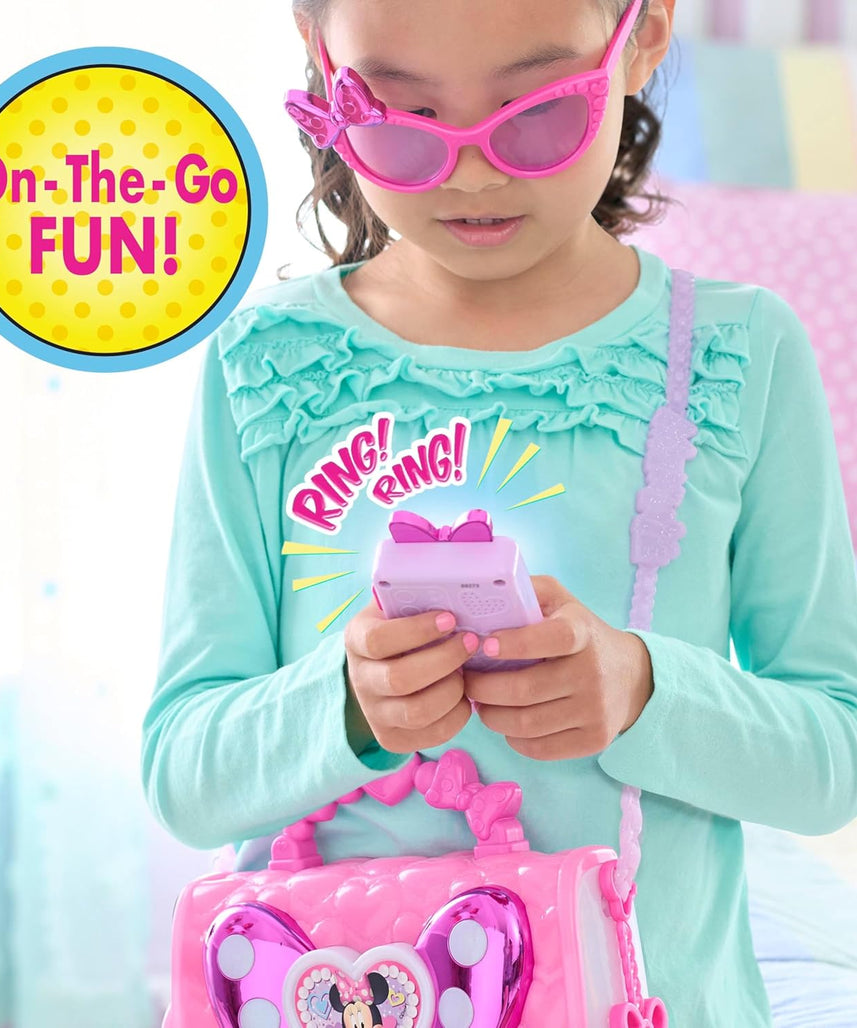 مجموعة حقيبة ديزني ميني ماوس الرائعة، 7 قطع من لعبة تلبيس وتظاهر مع نظارات شمسية، هاتف للعب بالأضواء والأصوات، لعبة مرخصة رسميًا للأطفال من سن 3 سنوات فما فوق من جاست بلاي