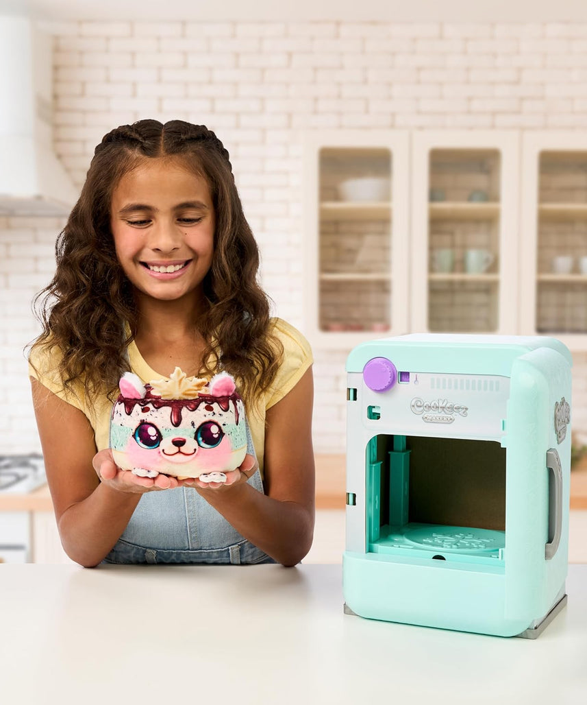 Cookeez Makery Freezy Cakez Fridge Playset, Mix and Decorate Plush Surprise Toy, Interactive Scented Plush with Sounds, Creative Playset for Kids, 5+ Years