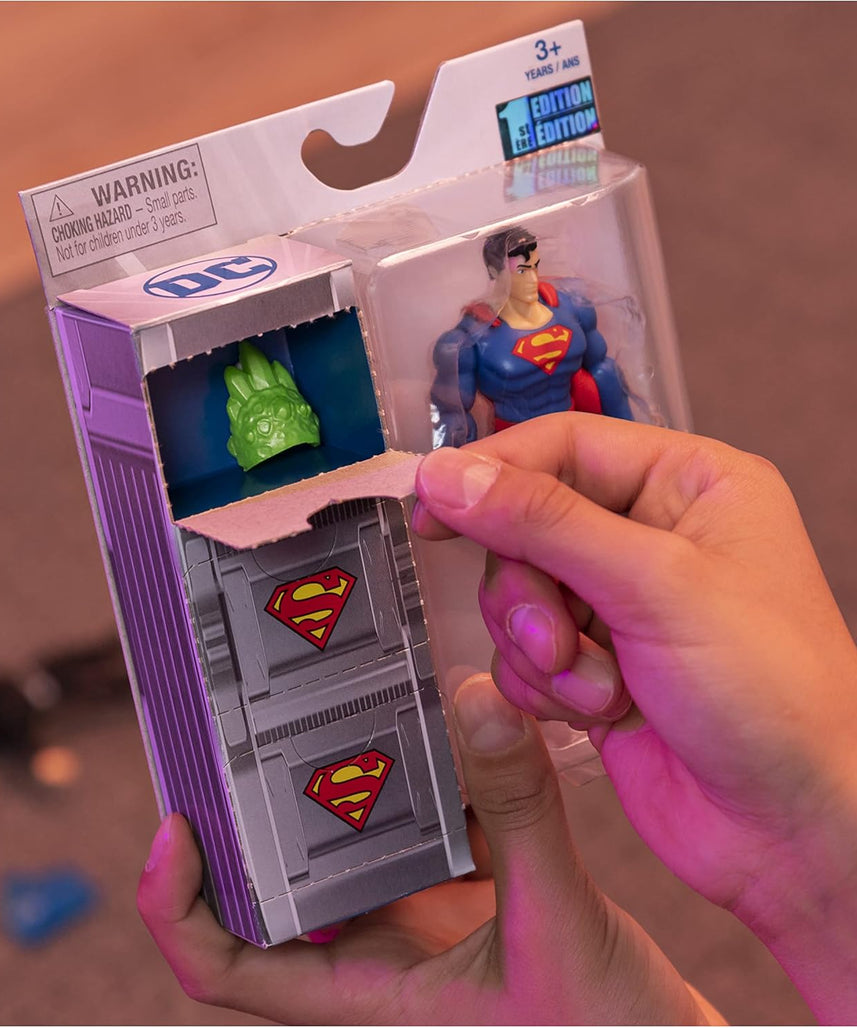 DC Comics 10-cm Action Figure with 3 Mystery Accessories, Collectible Superhero Toy for Kids Aged 3+, Adventure 4