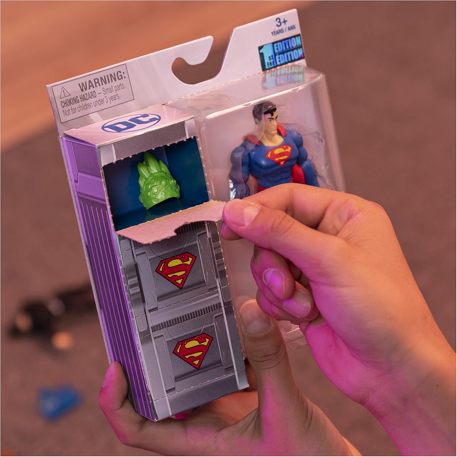 DC Comics 10-cm Action Figure with 3 Mystery Accessories, Collectible Superhero Toy for Kids Aged 3+, Adventure 4