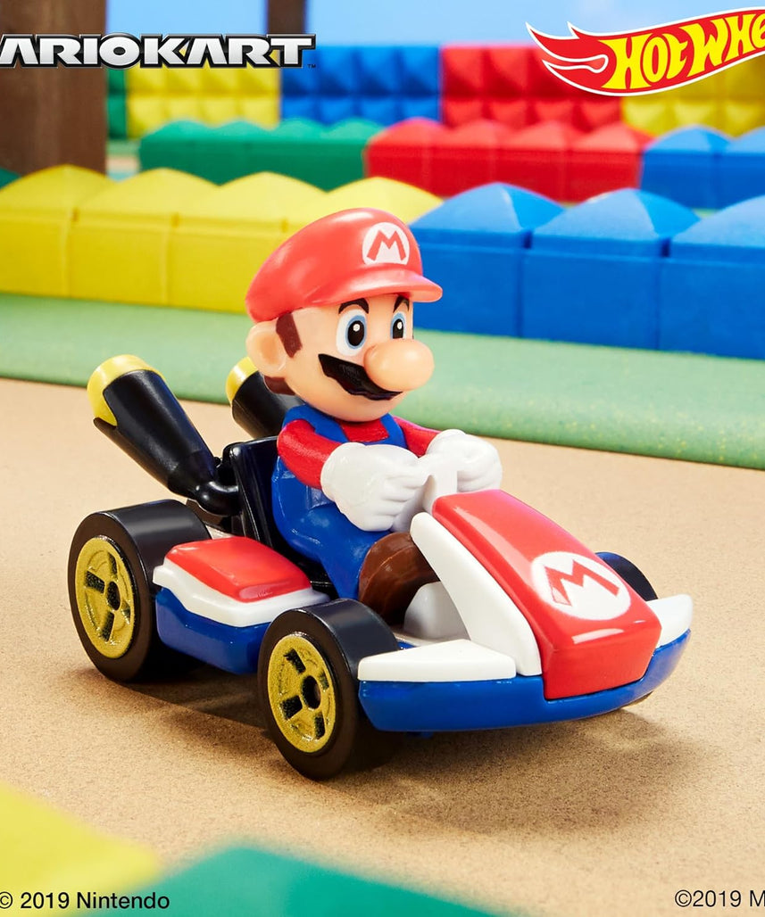 Hot Wheels GBG26 Mario Kart 1:64 Die-Cast Mario with Standard Kart Vehicle