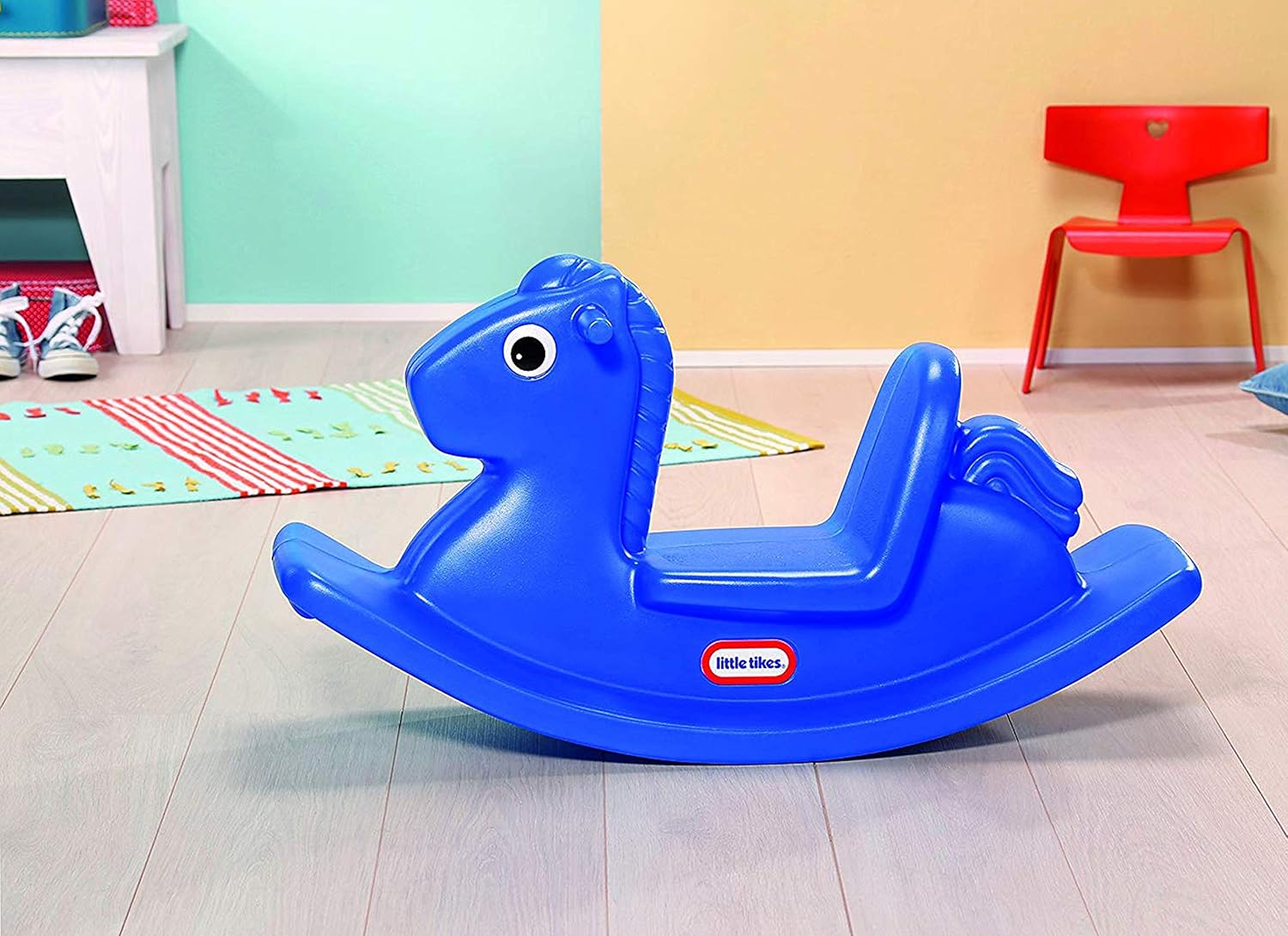 حصان هزاز من ليتل تايكس، لعبة ركوب متينة باللون الأزرق بمقابض سهلة الإمساك وقاعدة ثابتة، مناسبة للعب النشط في الأماكن المغلقة والمفتوحة للأطفال الصغار من عمر 18 شهرًا إلى 5 سنوات، أحصنة هزازة