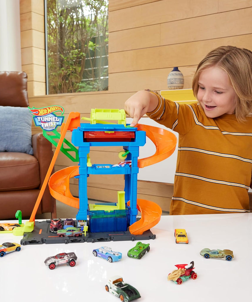 Hot Wheels City Tunnel Twist Car Wash & Color Shifters Vehicle in 1:64 Scale