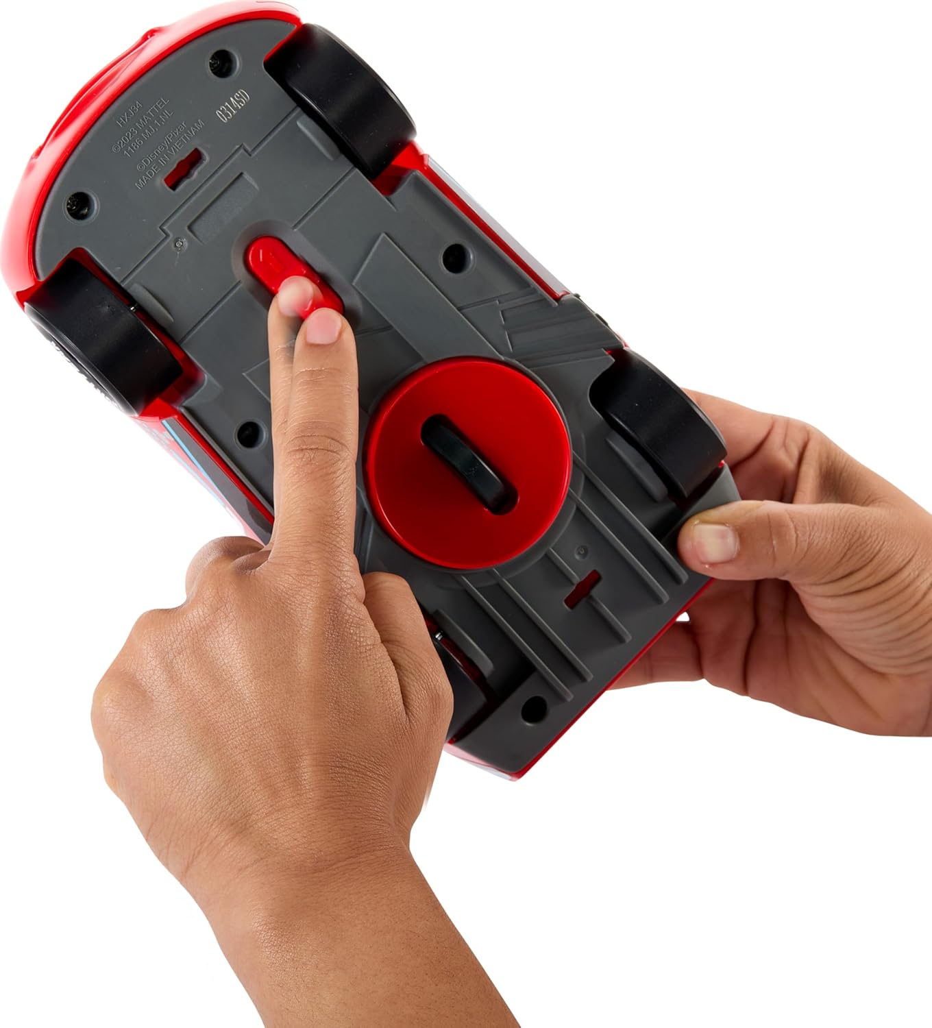 Mattel Disney Pixar Cars Lightning McQueen – Global Racers Cup Drift & Race Car with 4 Cones, Ages 3+