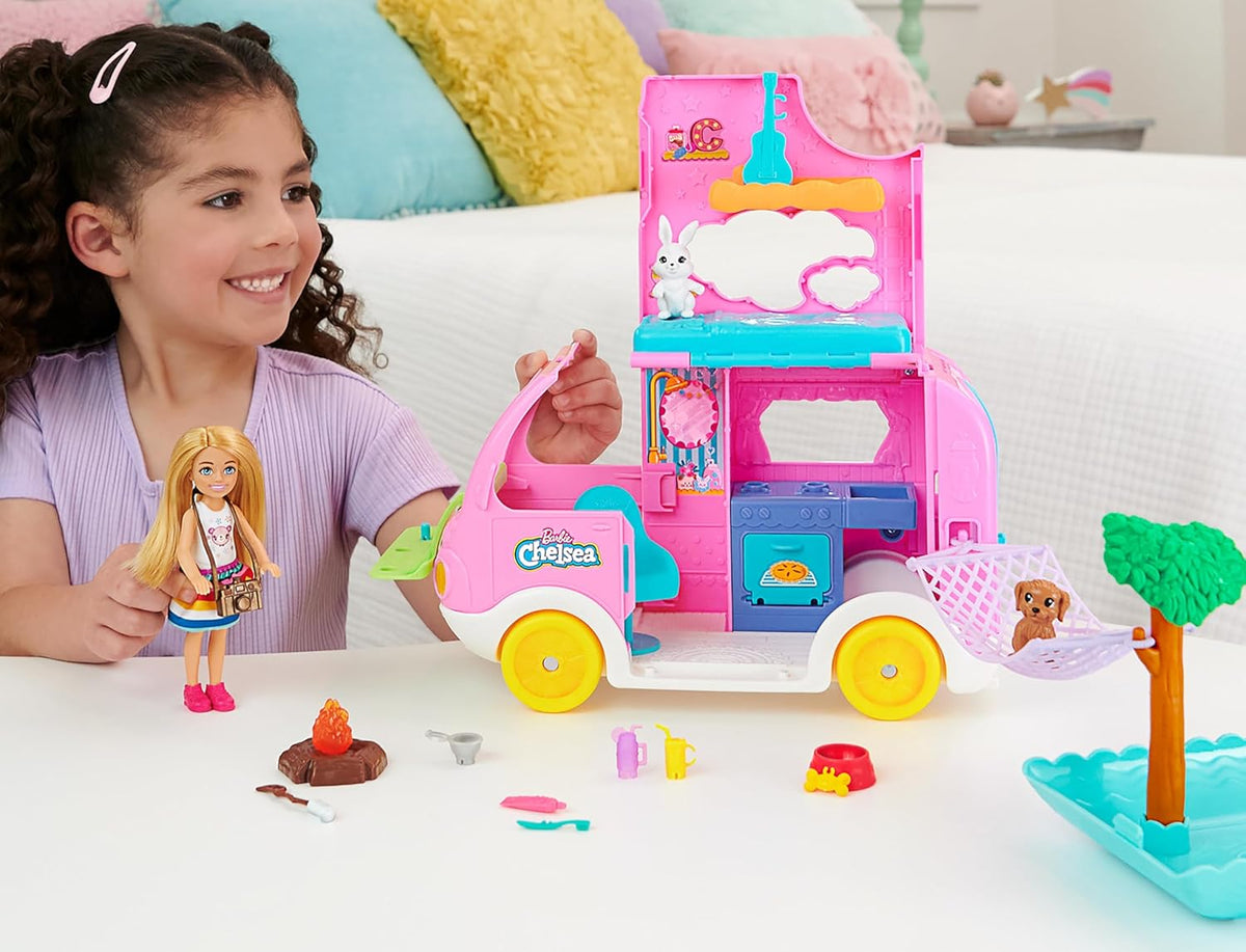 Barbie Chelsea 2-in-1 Camper Playset with Chelsea Doll, 2 Pets, Transforming Camper & 15+ Camping Accessories – Outdoor Adventure Toy for Kids 3+