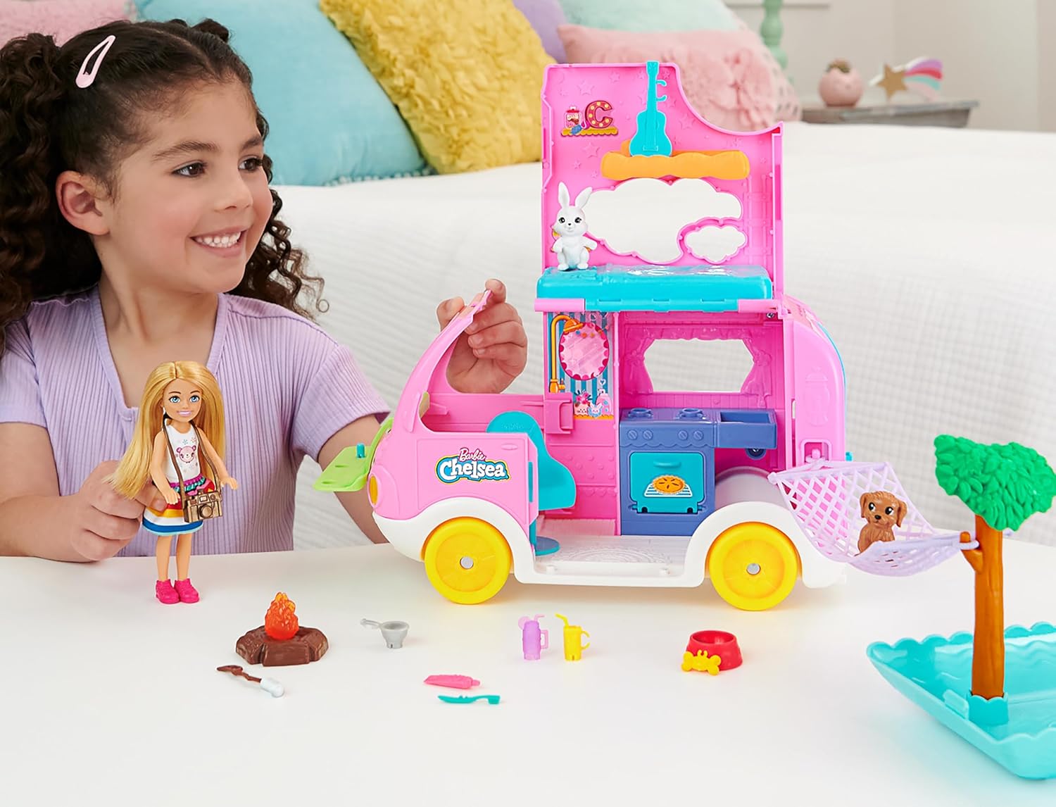 Barbie Chelsea 2-in-1 Camper Playset with Chelsea Doll, 2 Pets, Transforming Camper & 15+ Camping Accessories – Outdoor Adventure Toy for Kids 3+
