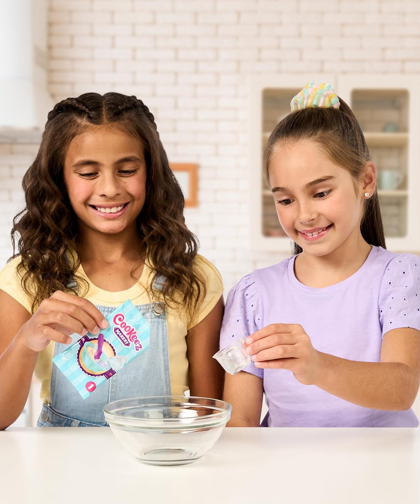 Cookeez Makery Freezy Cakez Fridge Playset, Mix and Decorate Plush Surprise Toy, Interactive Scented Plush with Sounds, Creative Playset for Kids, 5+ Years