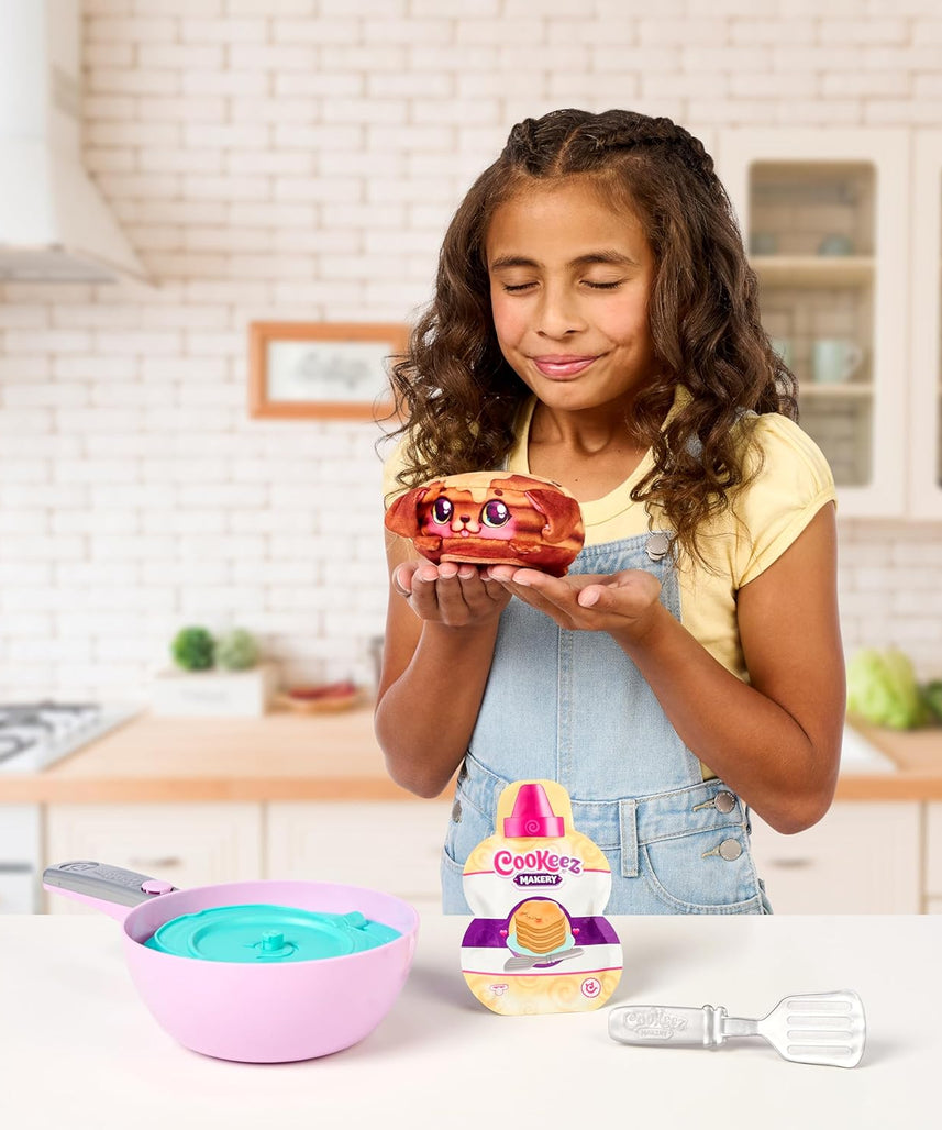 Cookeez Makery Pancake Treatz Interactive Plush Toy, Mix and Flip Surprise Pancake Plush, Scented Sound Plush Friend, Kids Creative Play Toy, 5 Years+