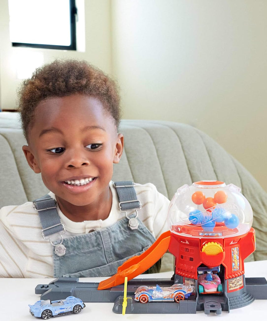 Hot Wheels City Downtown Candy Shop Playset 1:64 Scale Vehicle Track Set with Gravity Ramp, Interactive City Play, 3+