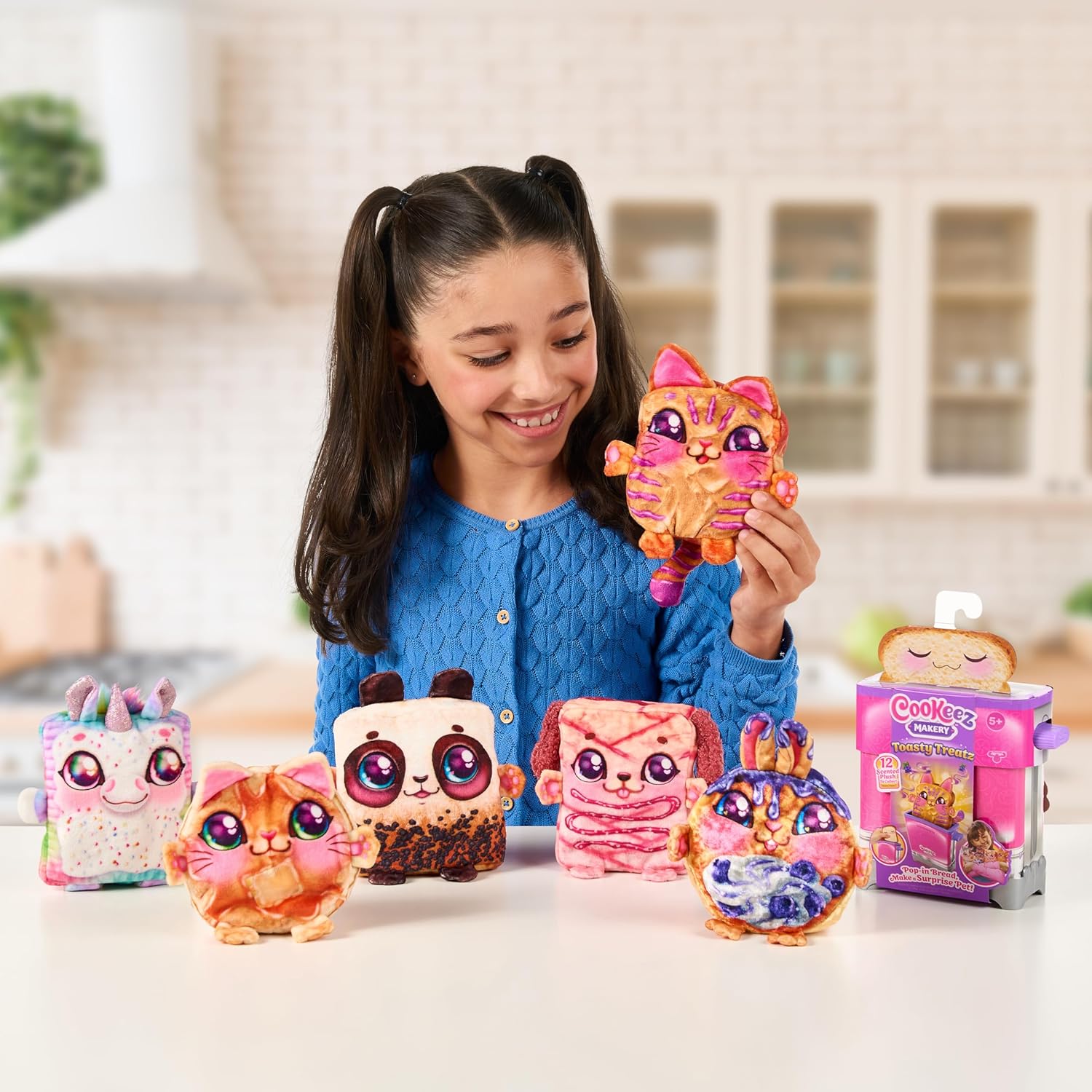 COOKEEZ MAKERY Toasty Treatz Toaster with Scented Plush, Styles Vary, Ages 5+