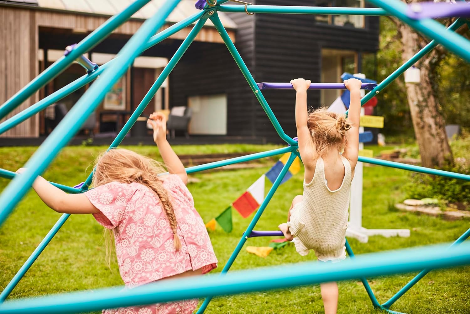 قبة معدنية للتسلق من Plum Phobos، سهلة التجميع في الفناء الخلفي ذات شكل هندسي مع سعة وزن 250 كجم، لعبة صالة ألعاب رياضية خارجية مناسبة للأطفال من الأولاد والبنات من سن 3 سنوات فما فوق