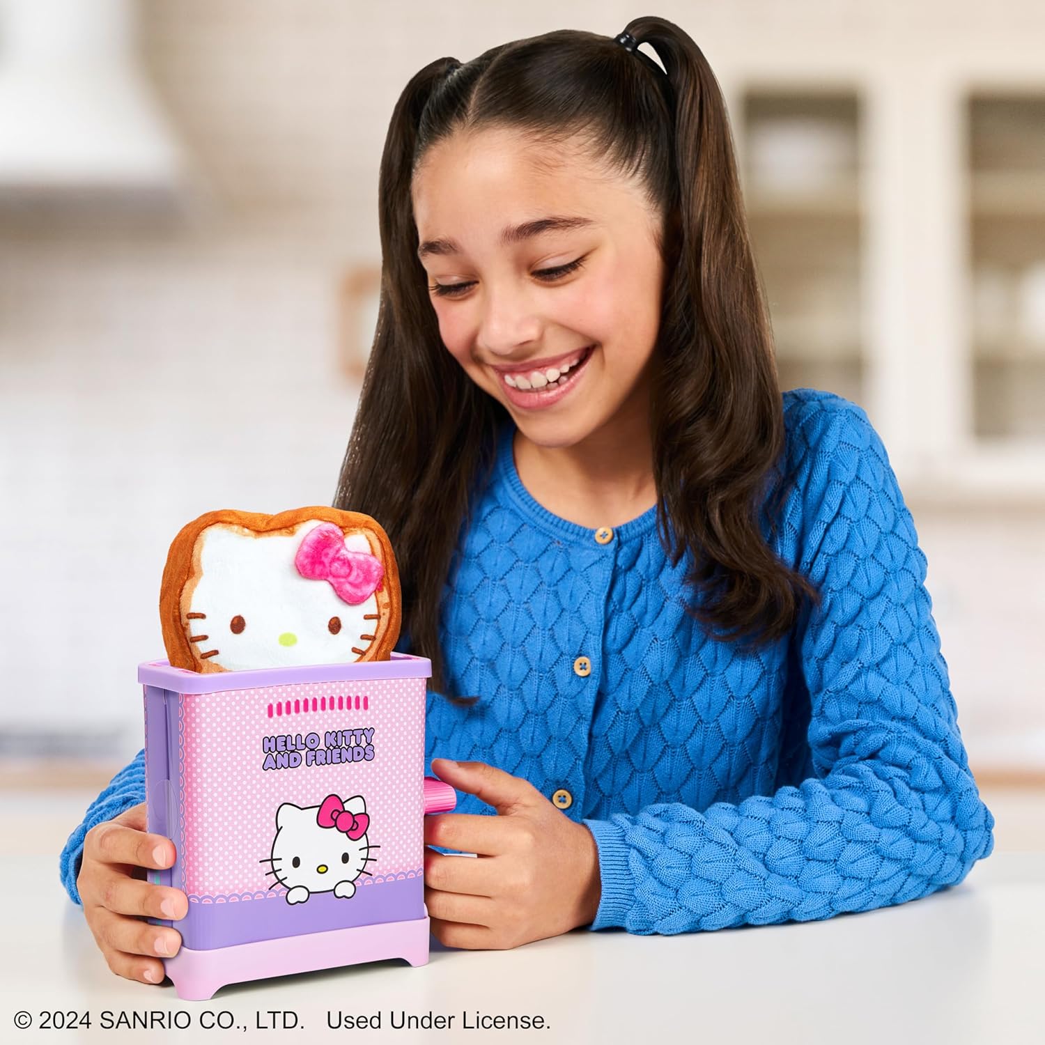 Cookeez Makery Hello Kitty & Friends Toasty Treatz Surprise Scented Plush Toaster Playset Collectible Sanrio Characters 5+