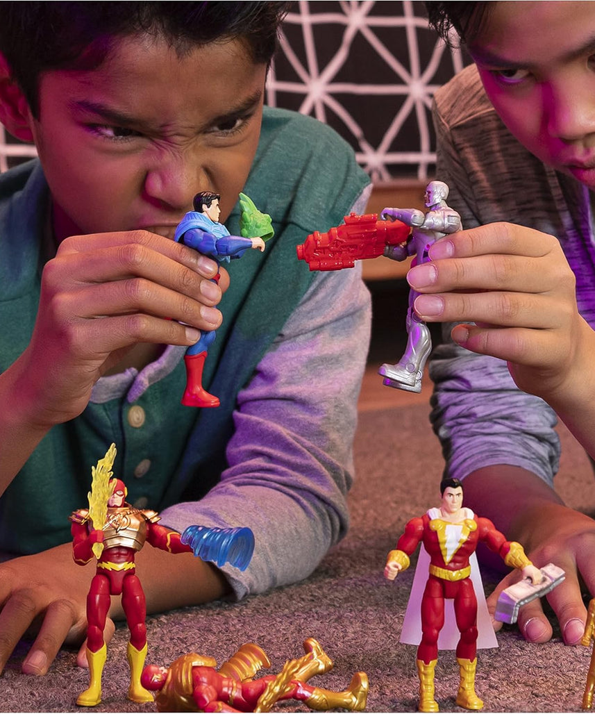 DC Comics 10-cm Action Figure with 3 Mystery Accessories, Collectible Superhero Toy for Kids Aged 3+, Adventure 4