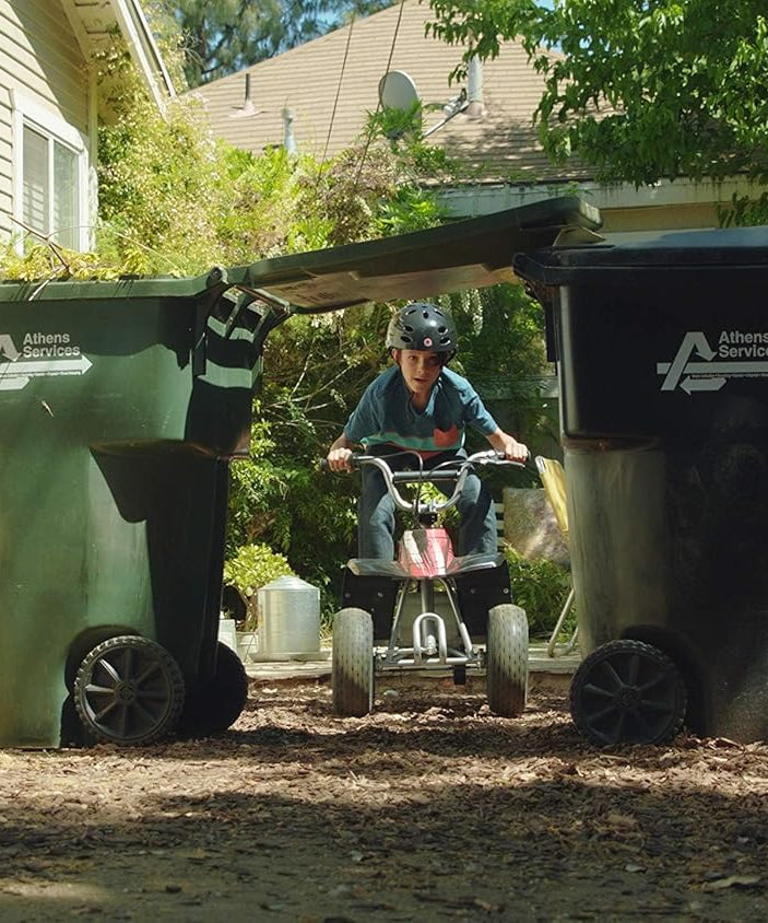 دراجة Razor Dirt Quad الكهربائية رباعية العجلات، بقوة 24 فولت، مناسبة للأطفال من سن 8 سنوات فما فوق، مزودة بخانق دوار، وفرامل قرصية يدوية، وإطارات هوائية 12 بوصة - تصل سرعتها إلى 8 أميال في الساعة، ومدة ركوبها 40 دقيقة.