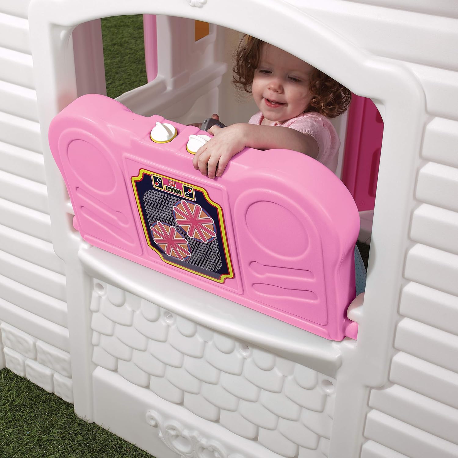 Step2 Sweetheart Playhouse Pink & White – Kids Outdoor Cottage with Doorbell, Phone & Convertible BBQ Grill (134.6 x 119.4 x 147.3 cm)
