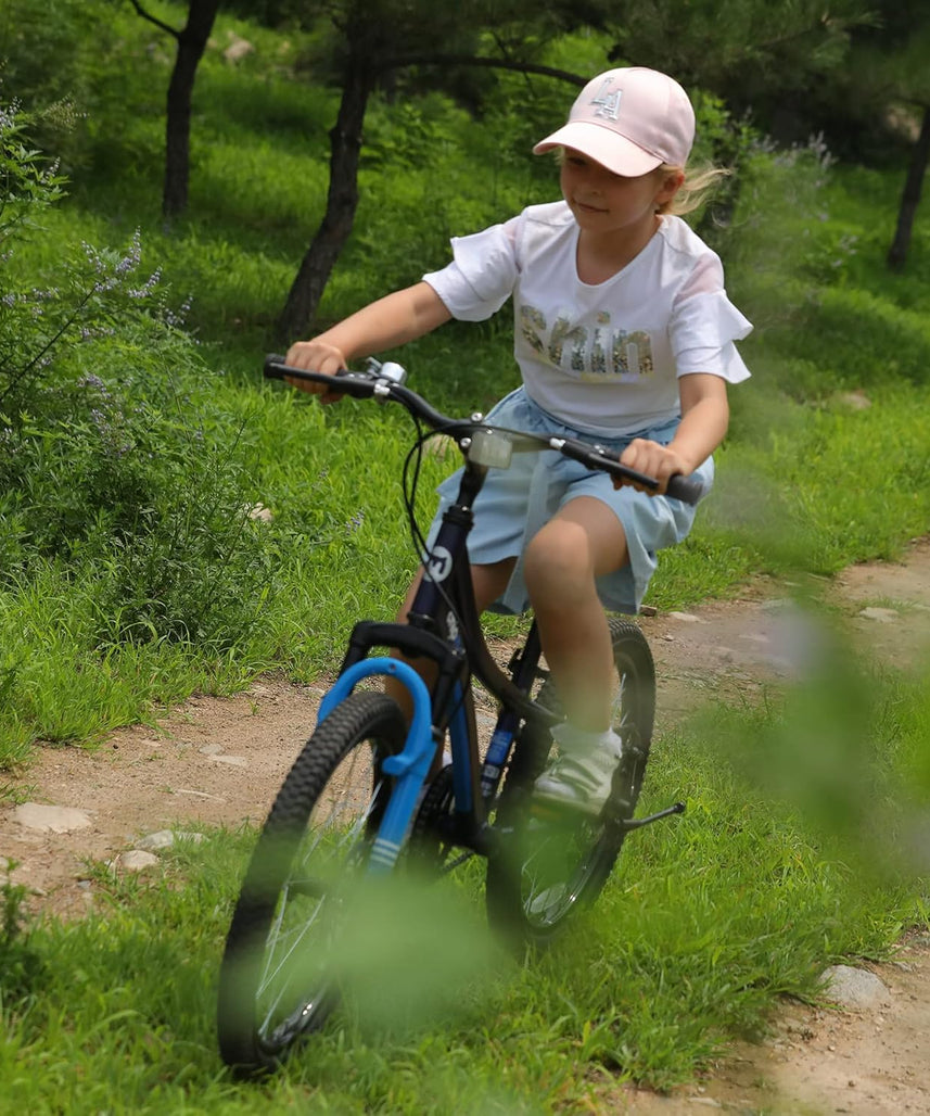 دراجة تشيبمنك إكسبلورر مقاس 20 بوصة بإطار من الألومنيوم خفيف الوزن، ومقعد ومقبض قابلين للتعديل، وفرامل أمامية وخلفية، ودراجات أطفال مجمعة مسبقًا بنسبة 95% مع حامل للأطفال من سن 8 إلى 12 عامًا، باللون الأزرق