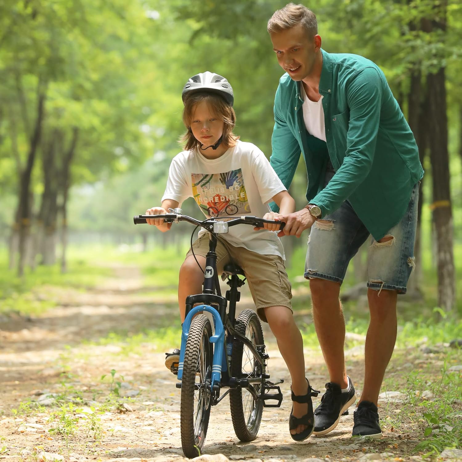 دراجة تشيبمنك إكسبلورر مقاس 20 بوصة بإطار من الألومنيوم خفيف الوزن، ومقعد ومقبض قابلين للتعديل، وفرامل أمامية وخلفية، ودراجات أطفال مجمعة مسبقًا بنسبة 95% مع حامل للأطفال من سن 8 إلى 12 عامًا، باللون الأزرق