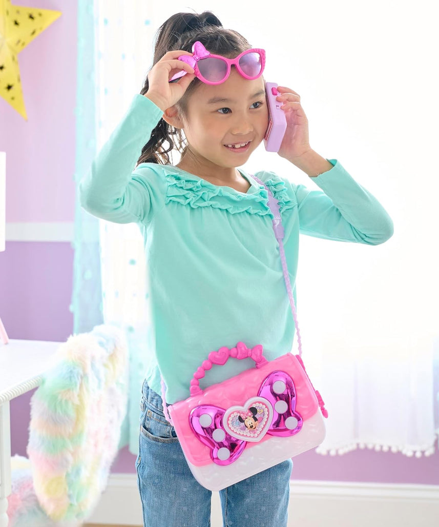 مجموعة حقيبة ديزني ميني ماوس الرائعة، 7 قطع من لعبة تلبيس وتظاهر مع نظارات شمسية، هاتف للعب بالأضواء والأصوات، لعبة مرخصة رسميًا للأطفال من سن 3 سنوات فما فوق من جاست بلاي