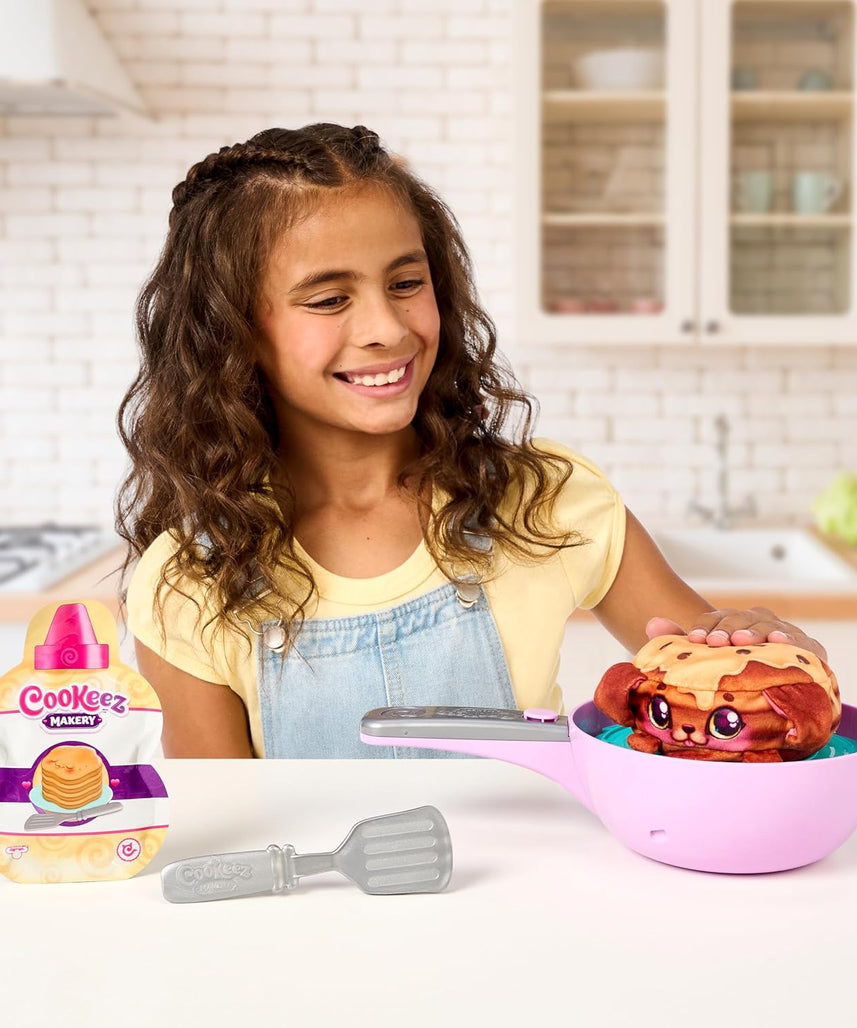 Cookeez Makery Pancake Treatz Interactive Plush Toy, Mix and Flip Surprise Pancake Plush, Scented Sound Plush Friend, Kids Creative Play Toy, 5 Years+