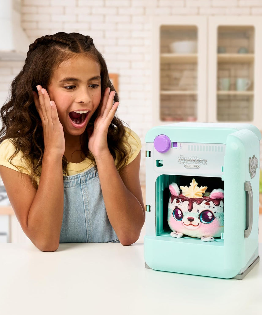 Cookeez Makery Freezy Cakez Fridge Playset, Mix and Decorate Plush Surprise Toy, Interactive Scented Plush with Sounds, Creative Playset for Kids, 5+ Years