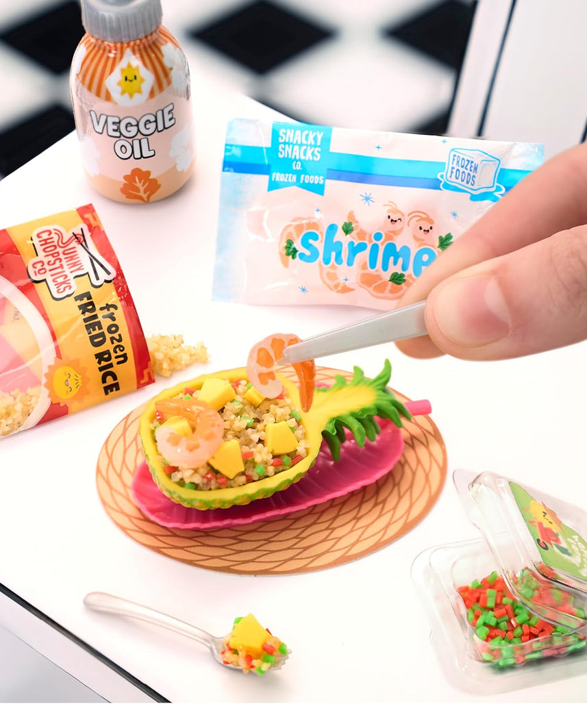 MGA’s Miniverse Make It Mini Foods Diner Series 4 Surprise, DIY Mini Resin Snack & Dessert Replicas with Ingredients, Recipe Card, Accessories, Table Display & Blind Packaging – 8 Styles- 546825