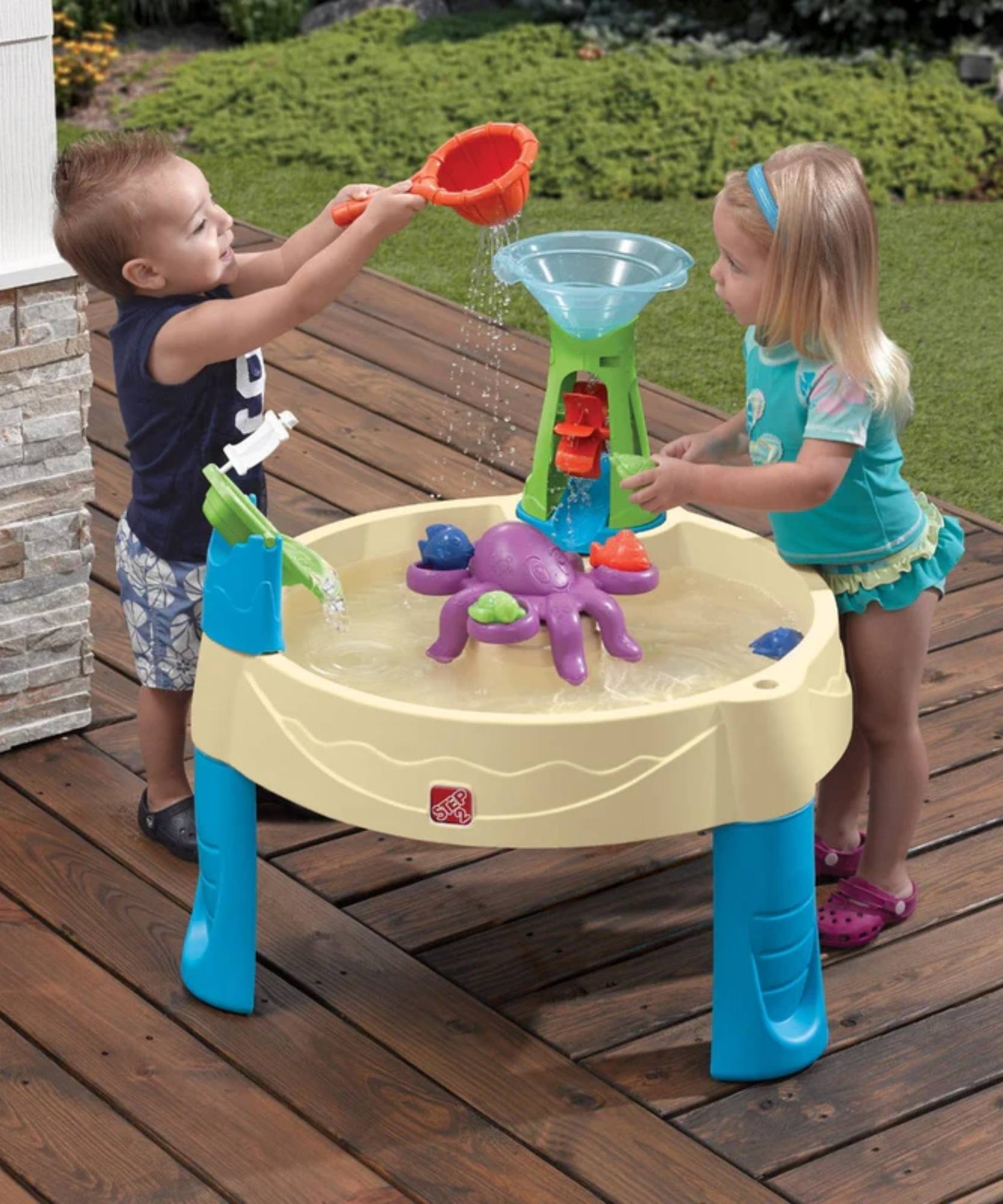 Step2 Wild Whirlpool Water Table, Indoor and Outdoor Toy Water Table with 10 Piece Accessories Include Boat and Sea Creatures, STEM Toy and Activity Centre, Suitable for Boys and Girls Aged 1+