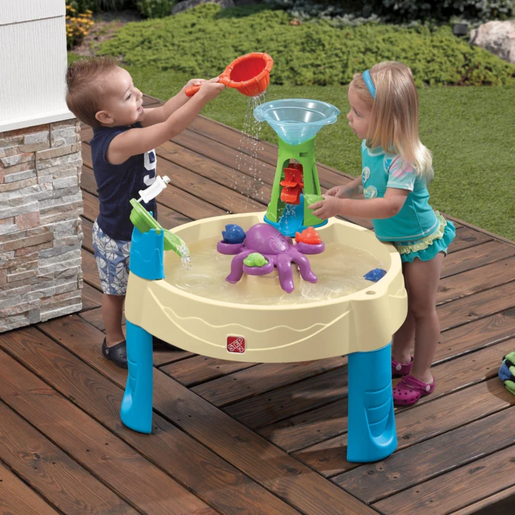 Step2 Wild Whirlpool Water Table, Indoor and Outdoor Toy Water Table with 10 Piece Accessories Include Boat and Sea Creatures, STEM Toy and Activity Centre, Suitable for Boys and Girls Aged 1+