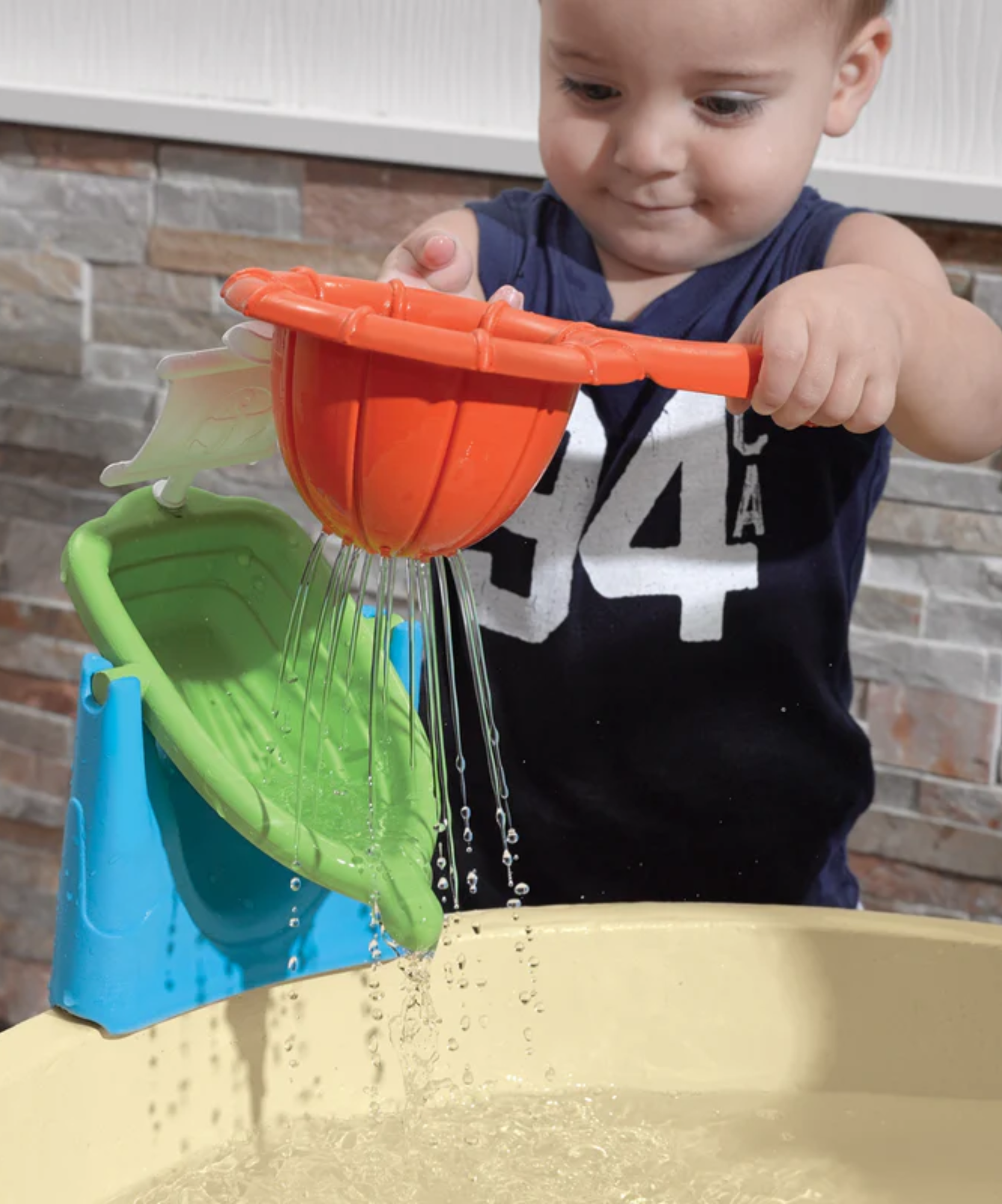 Step2 Wild Whirlpool Water Table, Indoor and Outdoor Toy Water Table with 10 Piece Accessories Include Boat and Sea Creatures, STEM Toy and Activity Centre, Suitable for Boys and Girls Aged 1+